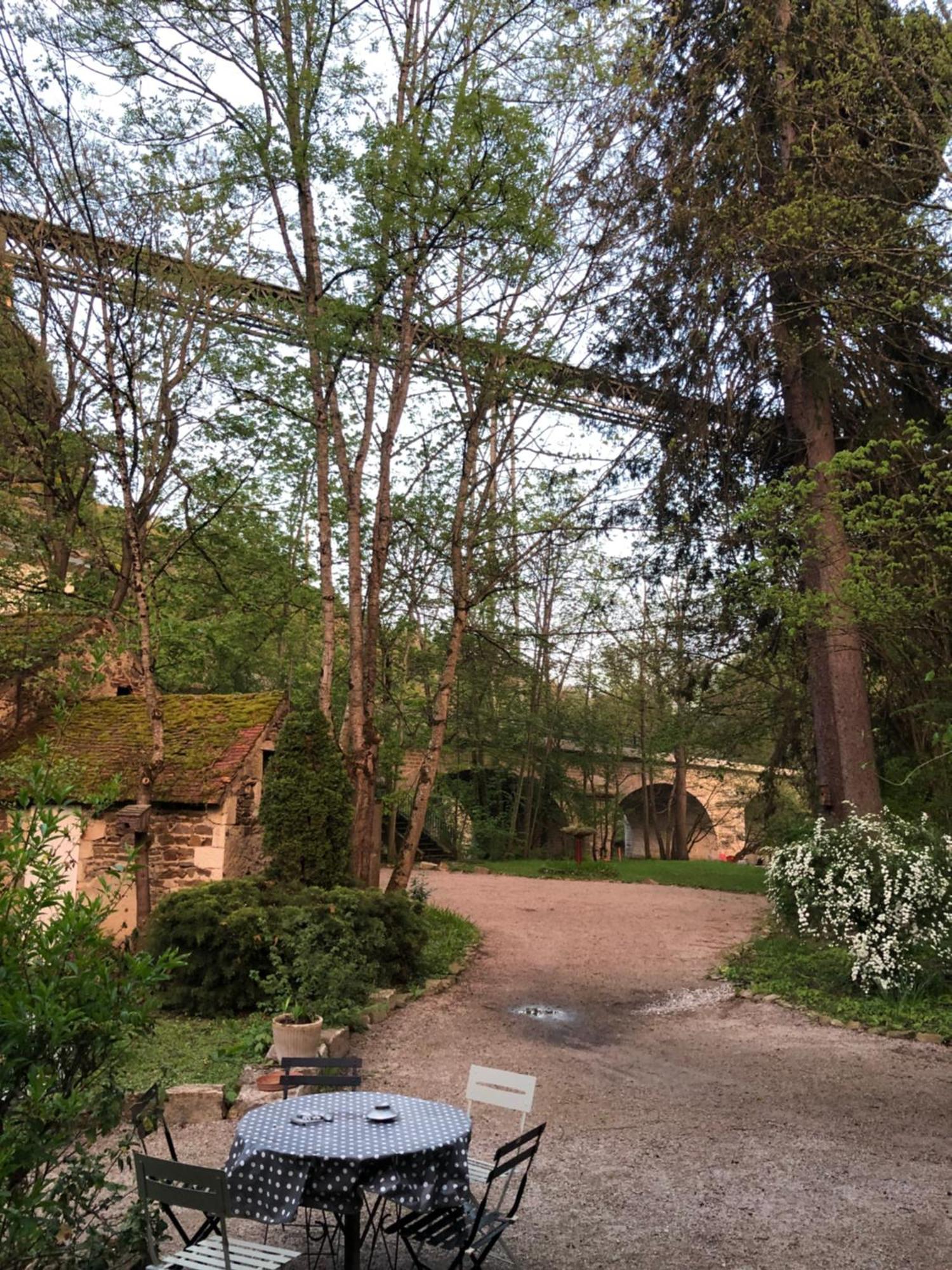 Chambre Sur Une Ile Saint-Bonnet-de-Rochefort Exteriör bild