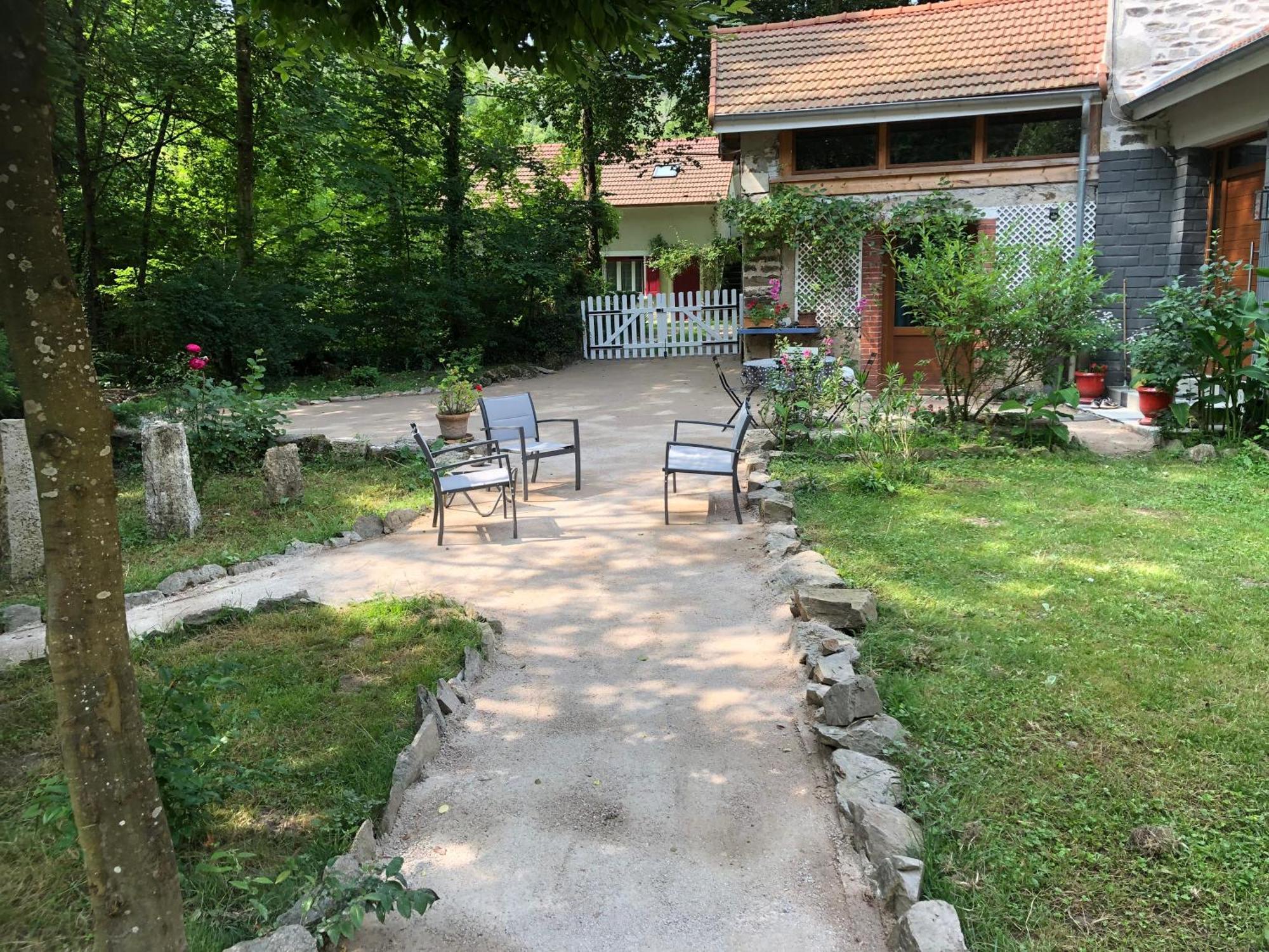 Chambre Sur Une Ile Saint-Bonnet-de-Rochefort Exteriör bild