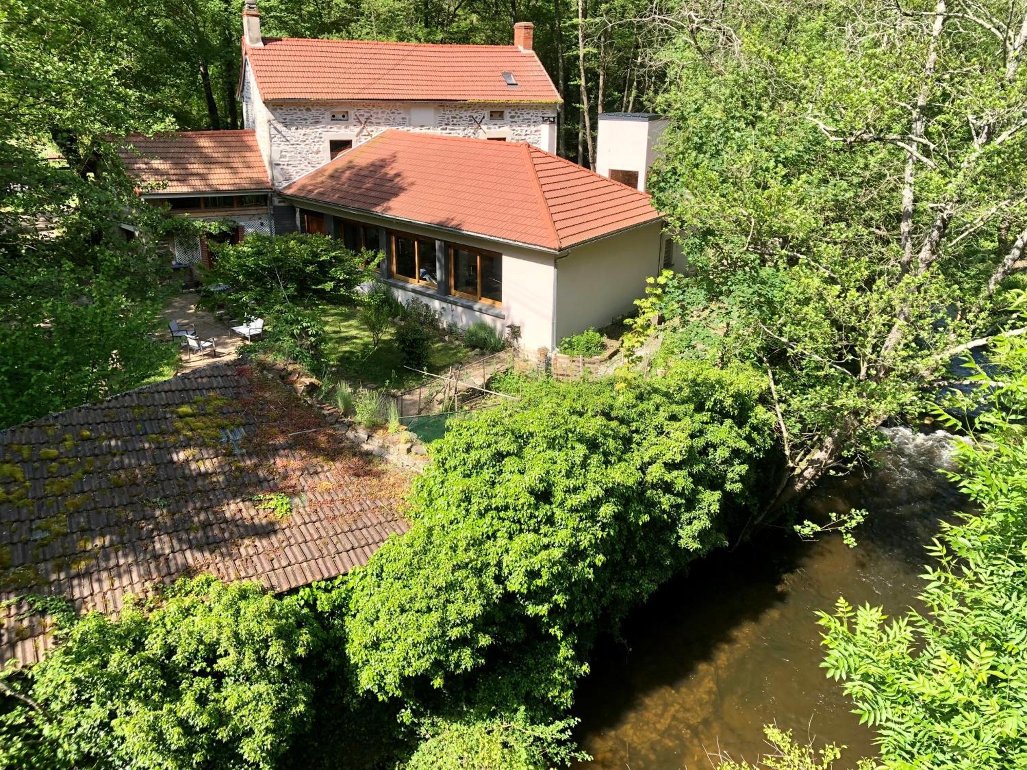 Chambre Sur Une Ile Saint-Bonnet-de-Rochefort Exteriör bild